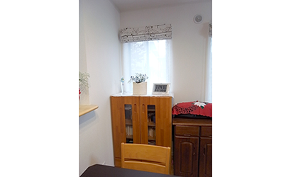 キッチン脇の窓