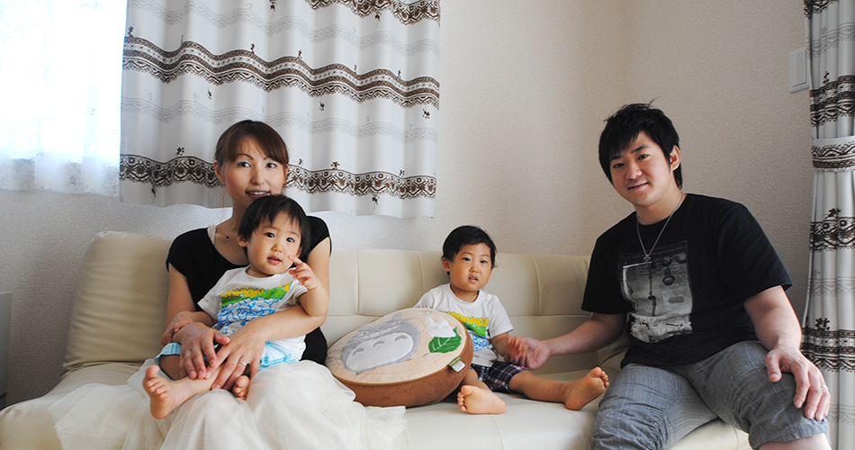 ダークブラウンの外観とオープンキッチンがお気に入り！