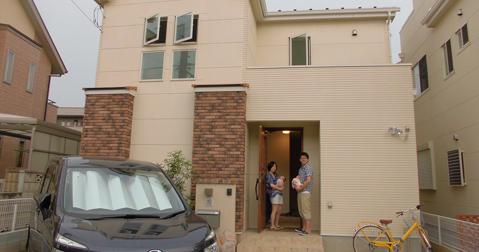 我が家のアイドル、リビングですくすく育ってます。